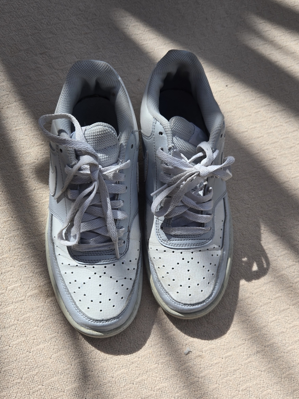 Nike Men’s Low-Top Sneakers in Light Blue/White - Picture 6 of 6